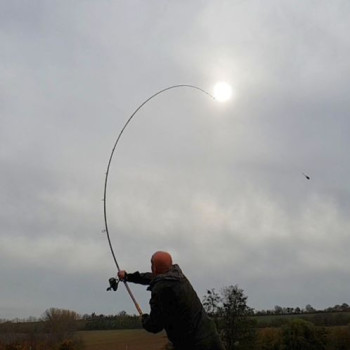 Test feedrových prútov v hodoch do diaľky Test feedrových prútov v hodoch do diaľky